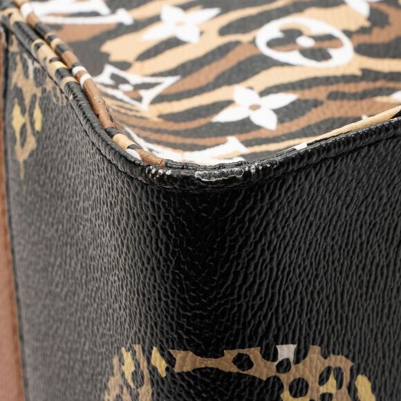 Louis Vuitton Giant Monogram Canvas Jungle Onthego GM Tote - Picture 10 of 12